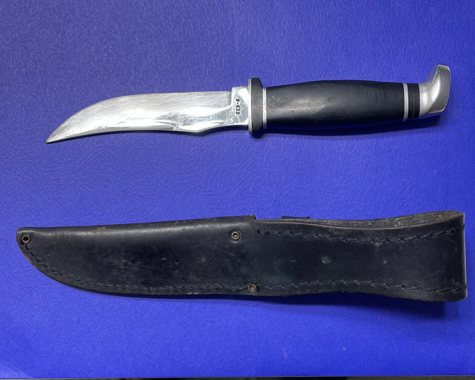 Vintage CASE • XX USA (1965-1980) Fixed Blade Knife with Original Leather Sheath - Image 4 of 4