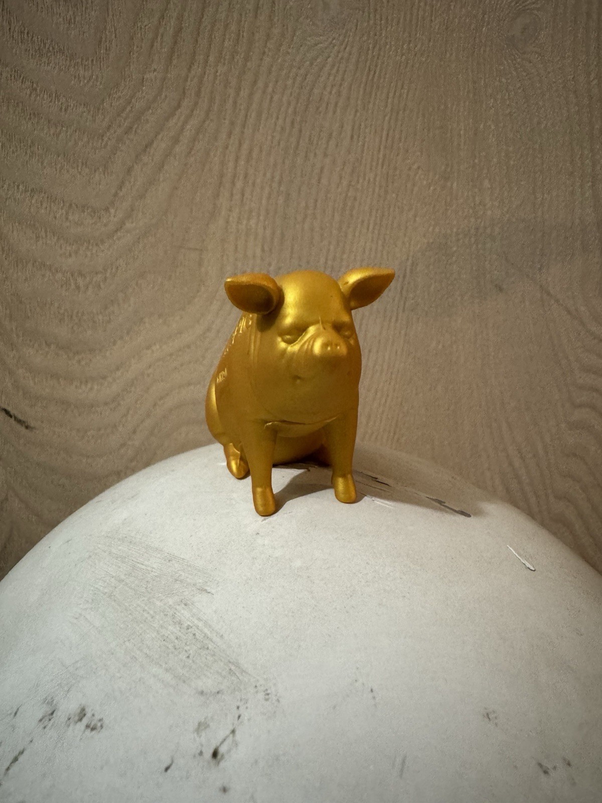 WhistlePig Whiskey Statue Pig Figure Figurine Gold Rubber Plastic Toy Advert 2"
