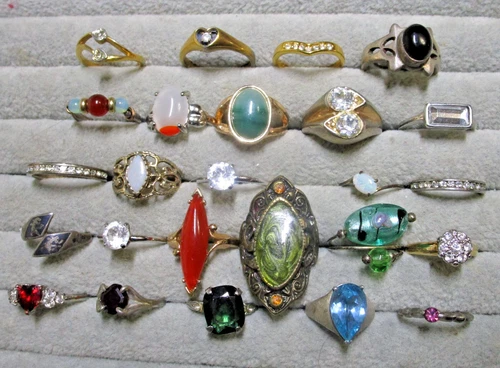 Vintage Costume Ring Jewelry Lot Faux Ruby Emerald CZ Art Glass Siam Dancers 25p