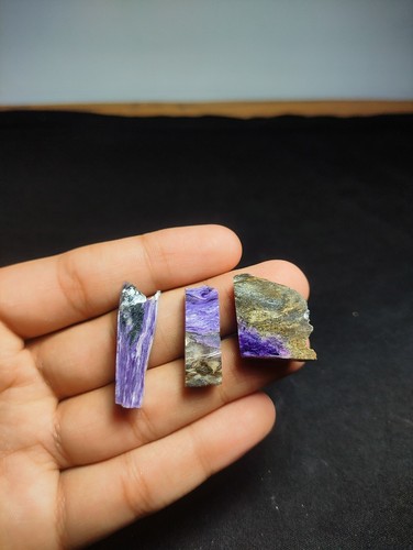 Fette lucide charoite naturale - varie dimensioni e modelli, dimensioni, pesi - Foto 7 di 9