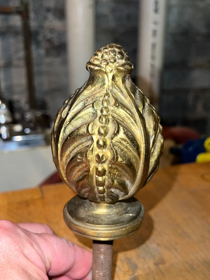 Antigua araña francesa de latón de la década de 1890 con acabado de piña Belle Epoch victoriana Foto 4 de 4