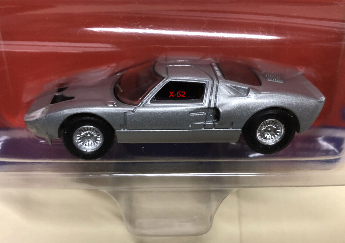 Modèle Réduit Ford GT40 MkI 1965 Argenté - Auto World à L'échelle 1/64, Neuf