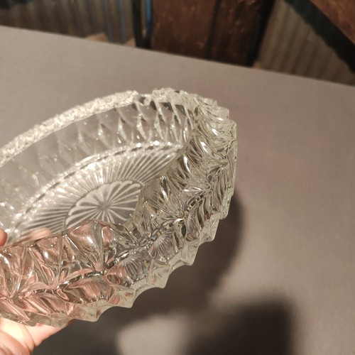 Clear Glass Crystal Designed Large Ashtray - Picture 5 of 8