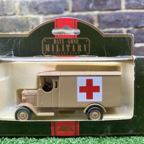 Lledo Days Gone Military Collection Morris Light Truck Ambulance 8th Army 043008 - Picture 2 of 12