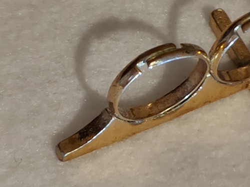 Signierter ALDO - goldfarbener Zwei Finger Kreuz Ring - Fingergröße Adj. - 2 1/4 Zoll lang - Bild 6 von 9