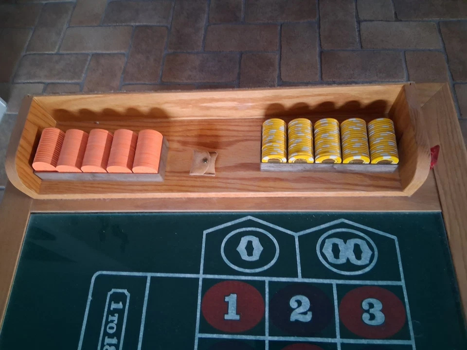 Mesa de centro temática de ruleta/rueda de ruleta 19 pulgadas de diámetro. & astillas de arcilla. Foto 4 de 4