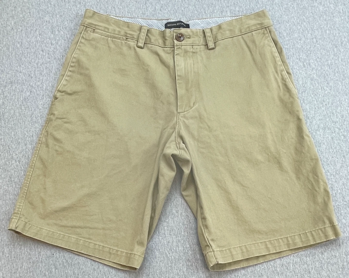 Banana Republic shorts Mens 32 Beige 100% Cotton Chino Flat Front 11" Inseam