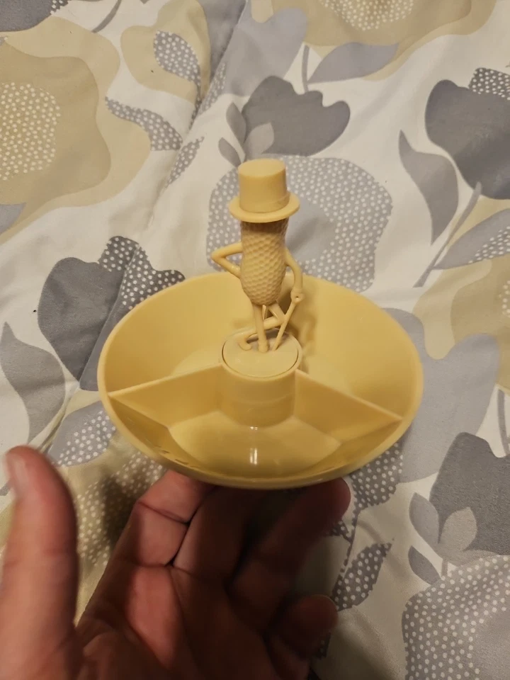 Bandeja de tuercas de plástico figurativa de maní Mr. Tan Planters década de 1950 Foto 3 de 4