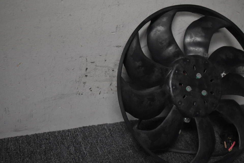 Ventilador de refrigeración del motor Porsche 718 Cayman S 2017-2020 OEM de fábrica Foto 2 de 4