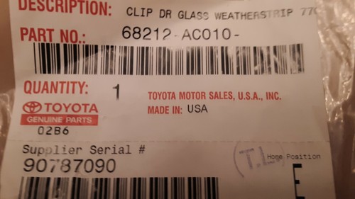 Toyota OEM 2005-2012 Avalon Front Door Window Belt Molding Clip 68212AC010 NIP - Picture 2 of 5