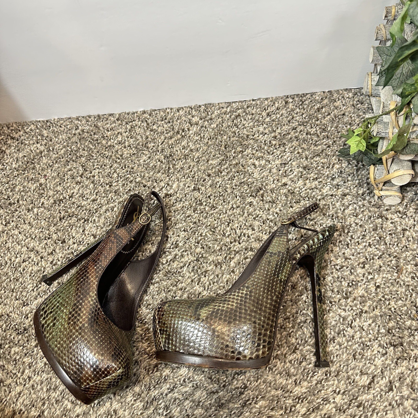 Décolleté tribtoo Yves Saint Laurent Rive Gauche verde serpente pitone 38 US 8