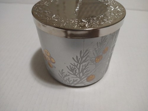 Bath And Body Works 3 Wick Candle Falling Flurries + Jeweled Snowflake Holder - Picture 8 of 13