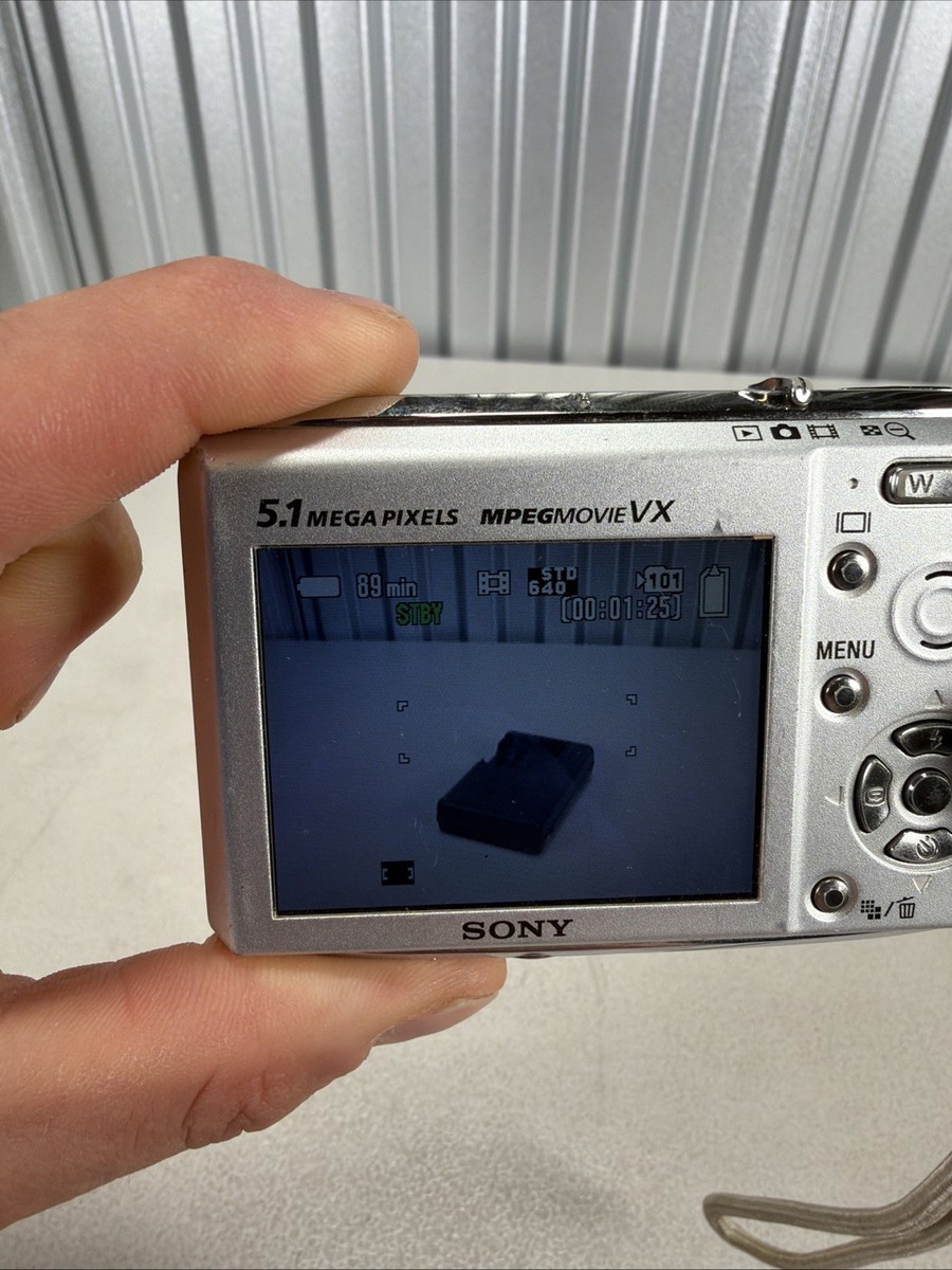 Sony Cyber-shot DSC-T5 Silver 3x Zoom Carl Zeiss Lens w