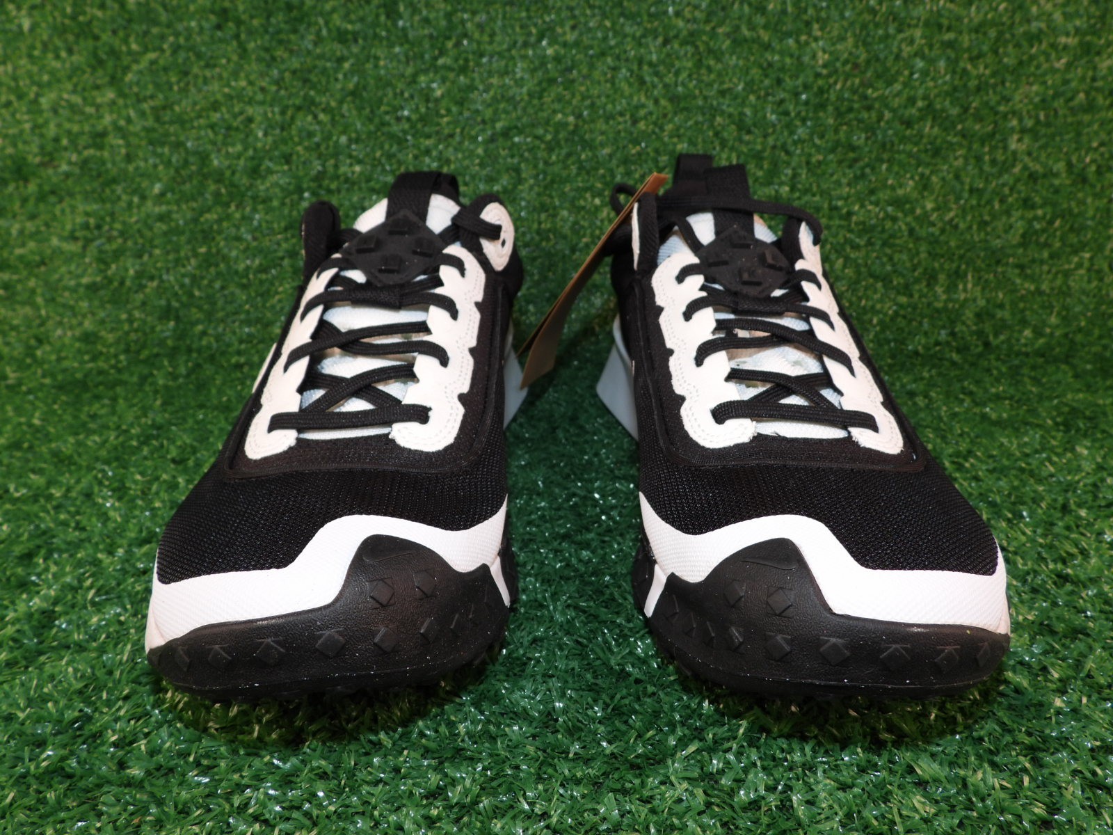NIKE Air Diamond Varsity Turf Men's 9.5 Black White Baseball Shoes DZ0502-004 thumbnail 2