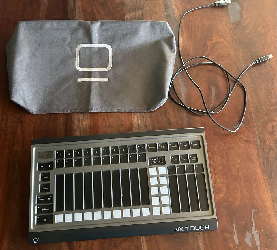 Controlador de iluminación Obsidian NX Touch DMX - limpio, probado + cable USB Foto 2 de 3