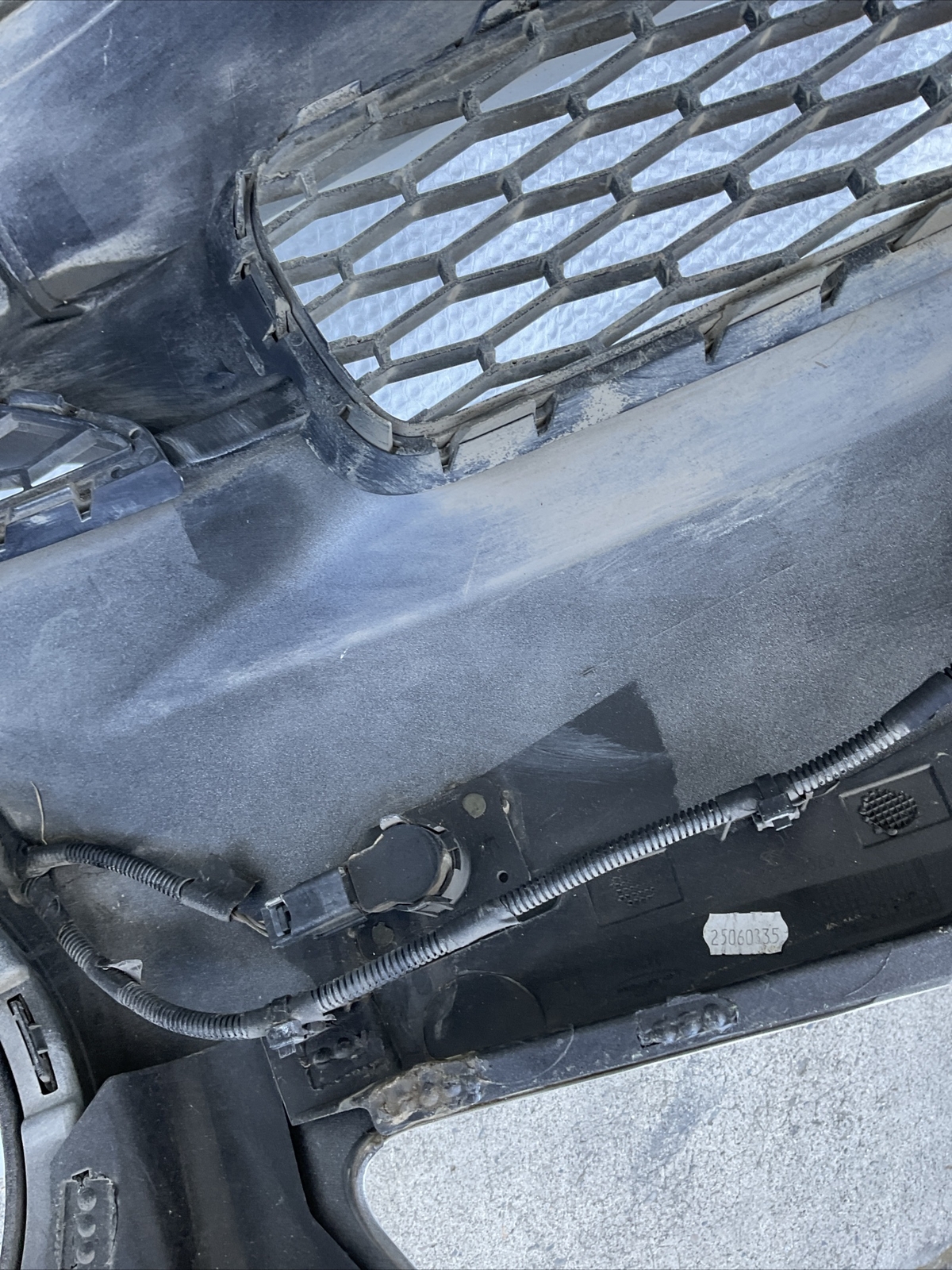 2014-2017 MASERATI QUATTROPORTE FRONT BUMPER COVER W/ GRILL & PDC SENSORS OEM