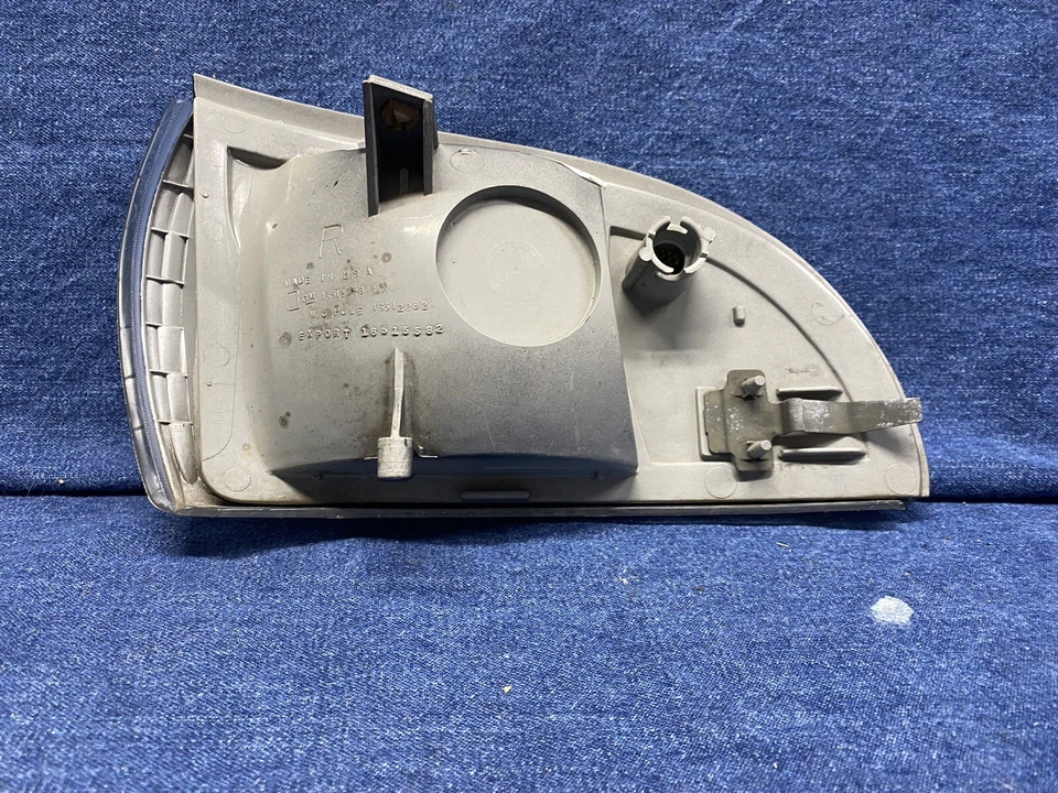 1991 - 1996 Chevrolet Caprice Right Side Light Turn Signal Cornering Lamp - Image 2 of 2