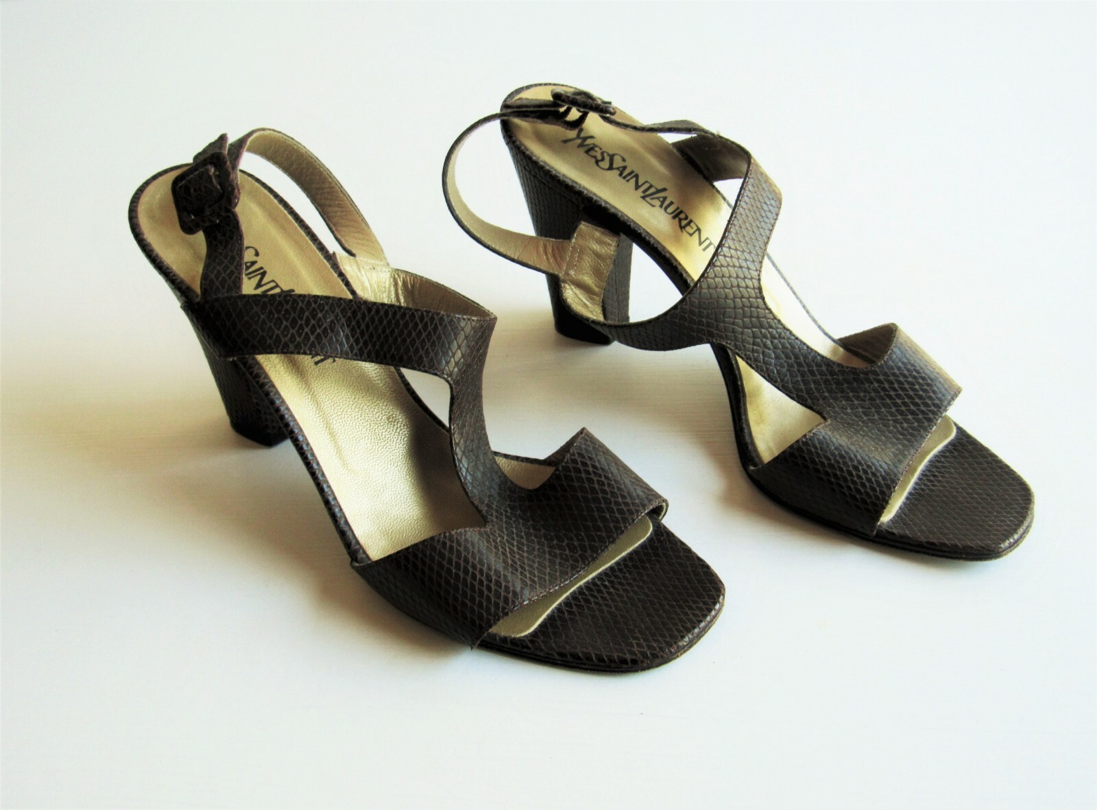 SANDALI YVES SAINT LAURENT PELLE CON CINTURINO A T punta aperta misura 8 5 us