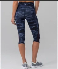 Lululemon Train Times Crop 17” in Transition Multi Midnight Navy/Black Sz 8 EUC