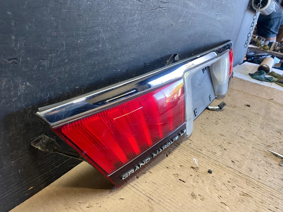 Luz trasera central tapa maletero Mercury Grand Marquis 1998 a 2002 S9573 DG Foto 3 de 4