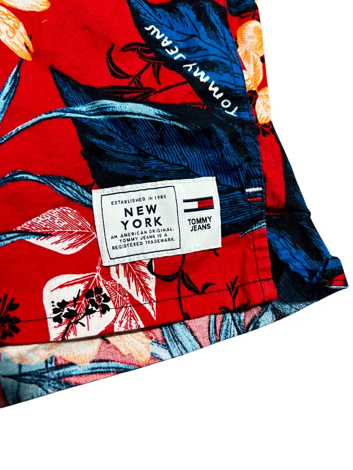 男式中号 Tommy 牛仔花卉复古短袖纽扣衬衫 — 第 4/4 张图片