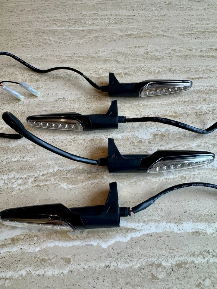 GENUINE TRIUMPH ROCKET 3 2500cc LED SCROLLING INDICATORS A9838177 A9838197 - Image 2 of 4