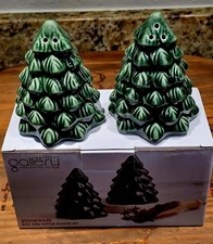 Tabletops Gallery Green Tree Salt and Pepper Shaker Set Christmas Holiday New