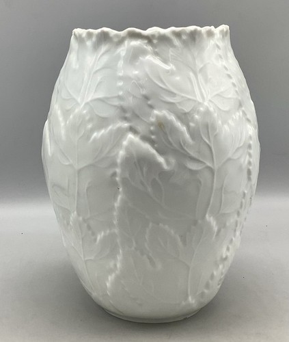 VTG Furstenberg Germany White Glazed Porcelain “Leaf Motif” Relief Vase 6” H - Picture 1 of 13