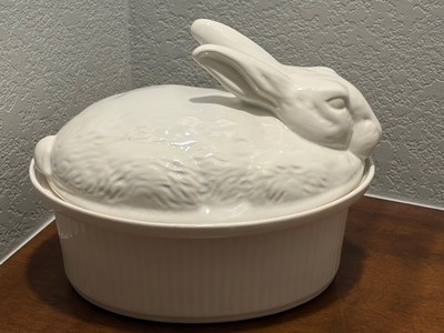 Pottery Barn Rabbit Lidded casserole/serving Bowl 10'' x 7.5''