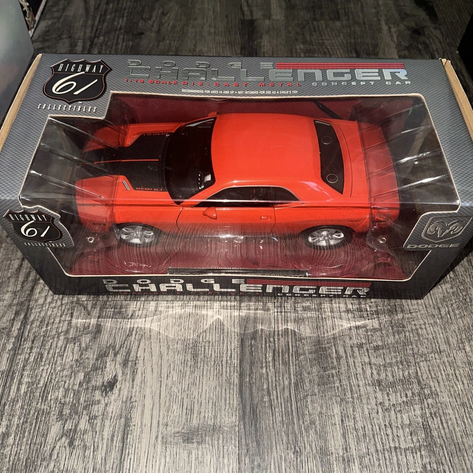 HIGHWAY 61/DCP 1 18 ORANGE DODGE CHALLANGER 6.1 HEMI CONCEPT CAR #50502 - Image 3 of 4