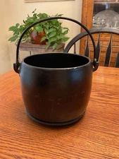 Antique S&P Phila Cast Iron Fire Place Gypsy Kettle Bean Pot 2 Qt. with Trivet