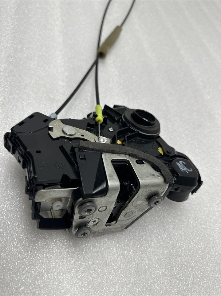 Toyota Tundra 2007-2013 cierre de puerta del lado del pasajero delantero derecho OEM Foto 2 de 4