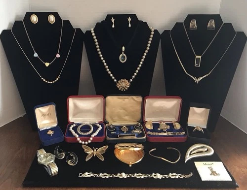 VTG Estate/Auction Costume Jewelry Lot ~ Gold Tone ~ Most Are Signed  34 Pieces