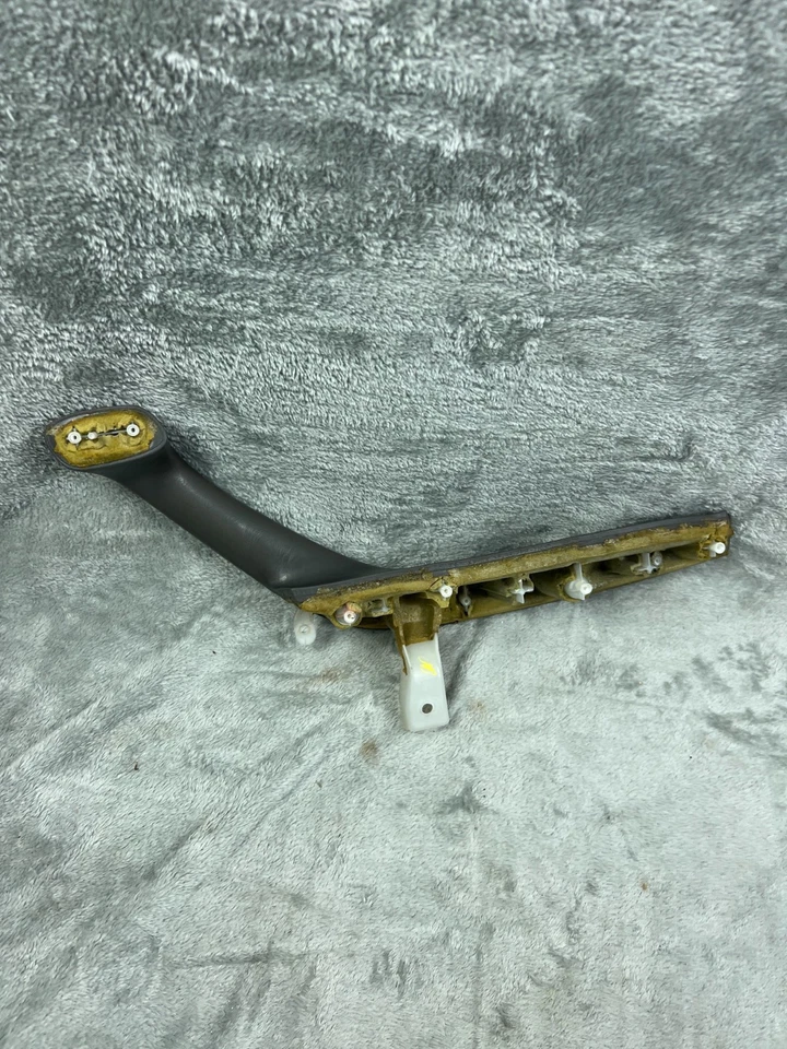 Toyota Sequoia 2010 panel de puerta del conductor delantero izquierdo agarre manija reposabrazos gris OEM Foto 4 de 4