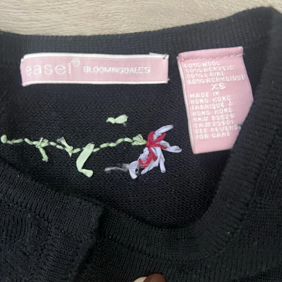 Cárdigan de lana bordado Easel Bloomingdale’s XS negro floral Cottagecore Foto 3 de 4