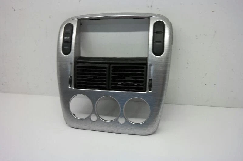 Borde de bisel de tablero de radio Mercury Mountaineer 2003-2005 con ventilación  Foto 2 de 4