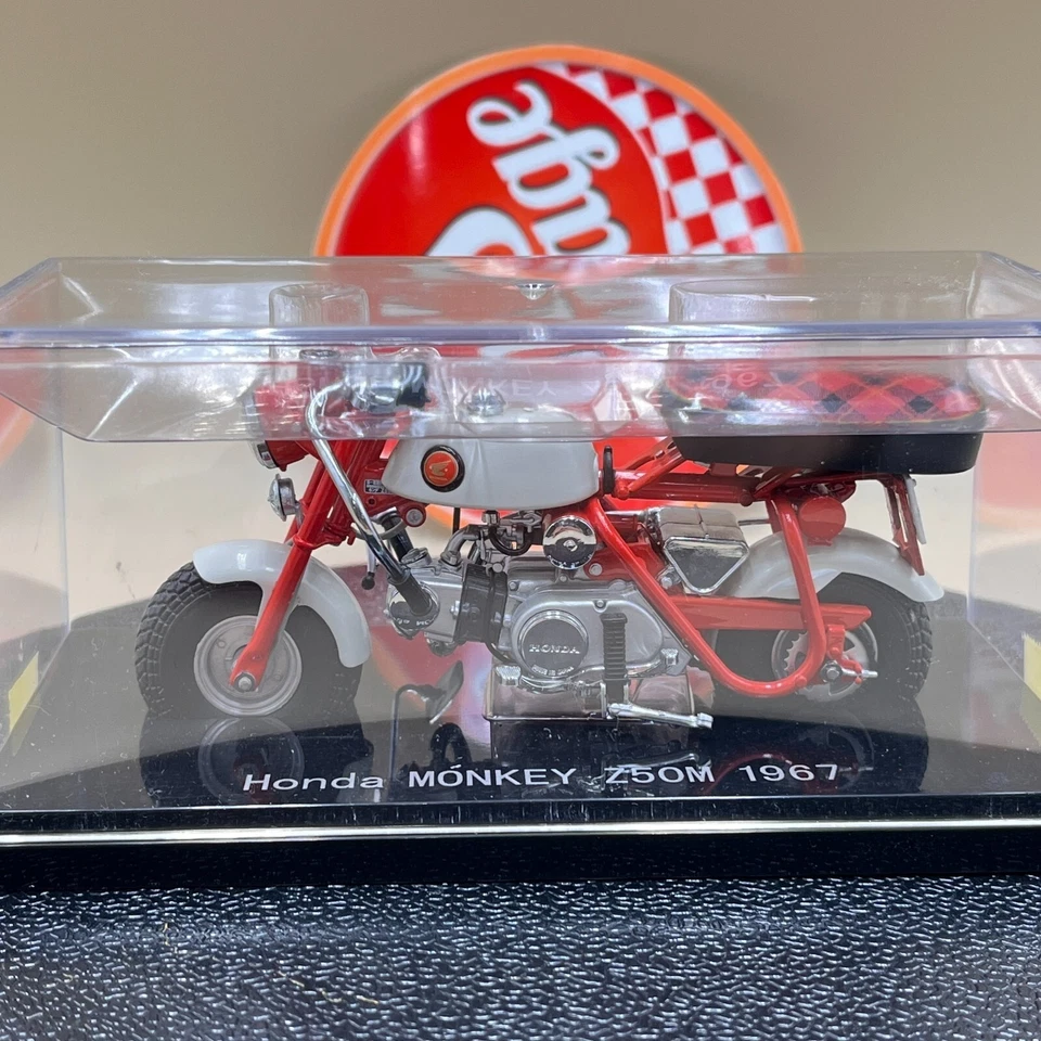 EBBRO 1/10 Honda Monkey Z50M 1967 Red MMP Premium Collection Model Japan - Image 2 of 3