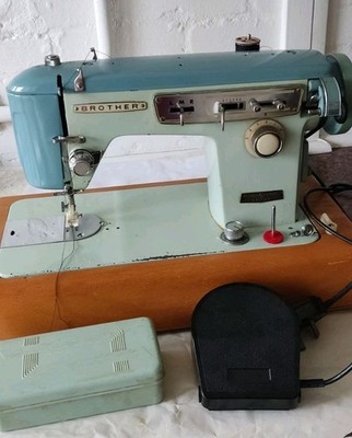 Brother Heavy Duty Nähmaschine mit Koffer und Power Pedal und Zubehör