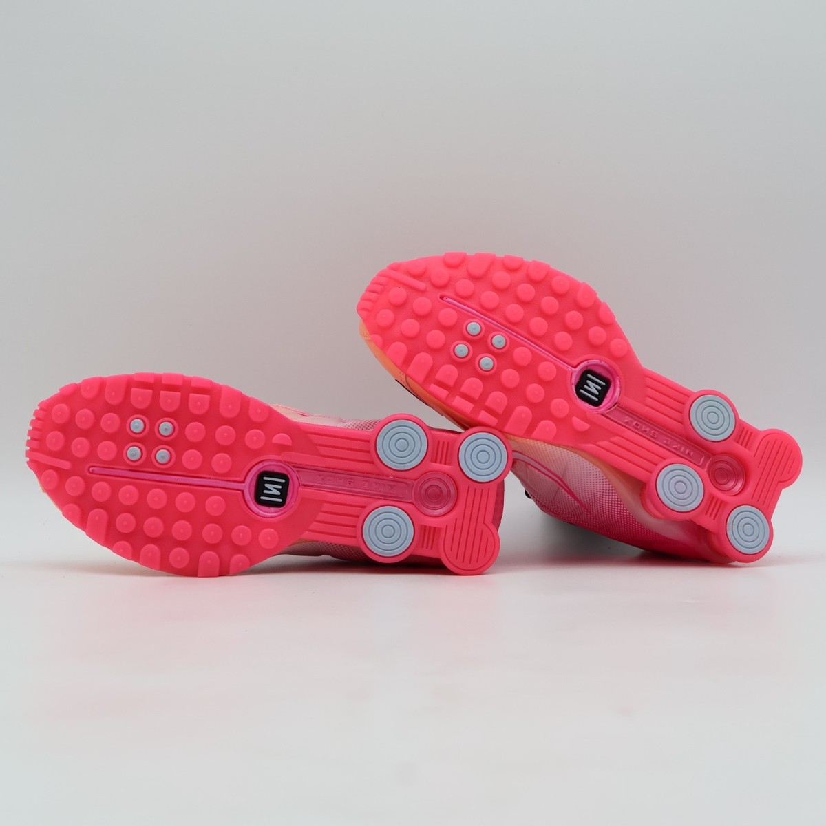 IH2343-600 Nike Shox R4 Hyper Pink Atomic Pink (Women's) | eBay
