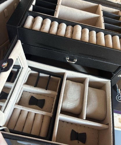 Songmics, 3 tier Jewellery Box, Black, In good Condition, Marks shown on Image. - Picture 11 of 12