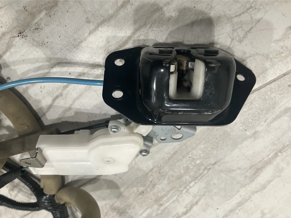 14-17 Nissan Versa NOTE Hatchback Power Latch Assembly Lock Liftgate Release - Image 4 of 4