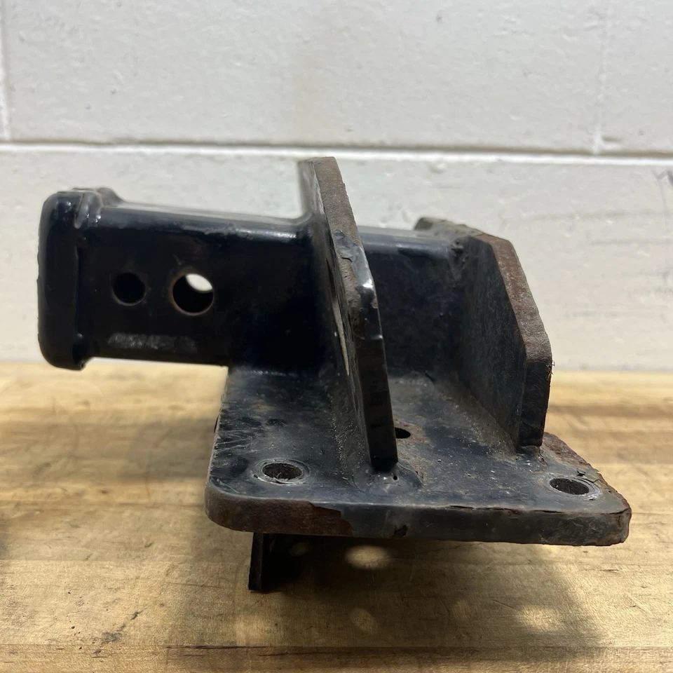 Приемник сцепное устройство для прицепа Dodge Durango 2004-2009 годов выпуска от оригинального производителя - Изображение 2 из 4