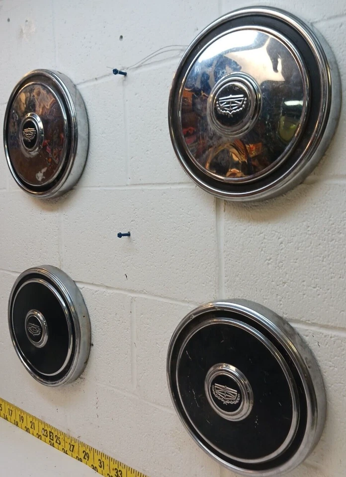 Cuatro tapacubos de plato para perros de 10,5" Ford Mustang/Mercury Montego 1972-1976 OEM (DD435) Foto 3 de 4