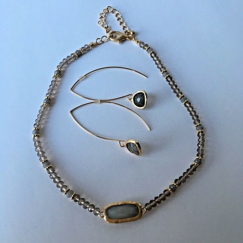 Gargantilla Collar Pendientes Colgantes CONJUNTO Gris Cristal Cuentas Tono Dorado Ajustable Bonito - Imagen 3 de 5