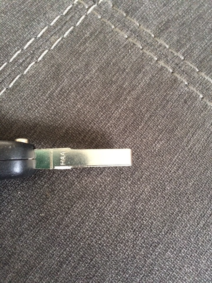 VOLKSWAGEN VW LLAVERO SIN CORTAR OEM CONTROL REMOTO TRANSMISOR DE ENTRADA SIN LLAVE 5K0 837 202 R Foto 4 de 4