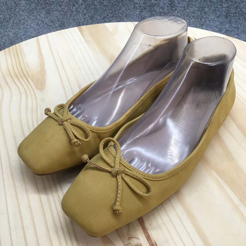 Zapatos Liz Claiborne para mujer 8,5 ballet planos dorados imitación cuero punta cuadrada Foto 3 de 4