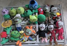 Lote de 17 juguetes de peluche Plantas Vs Zombies Pvz varias marcas zombis/plantas en muy buena condición