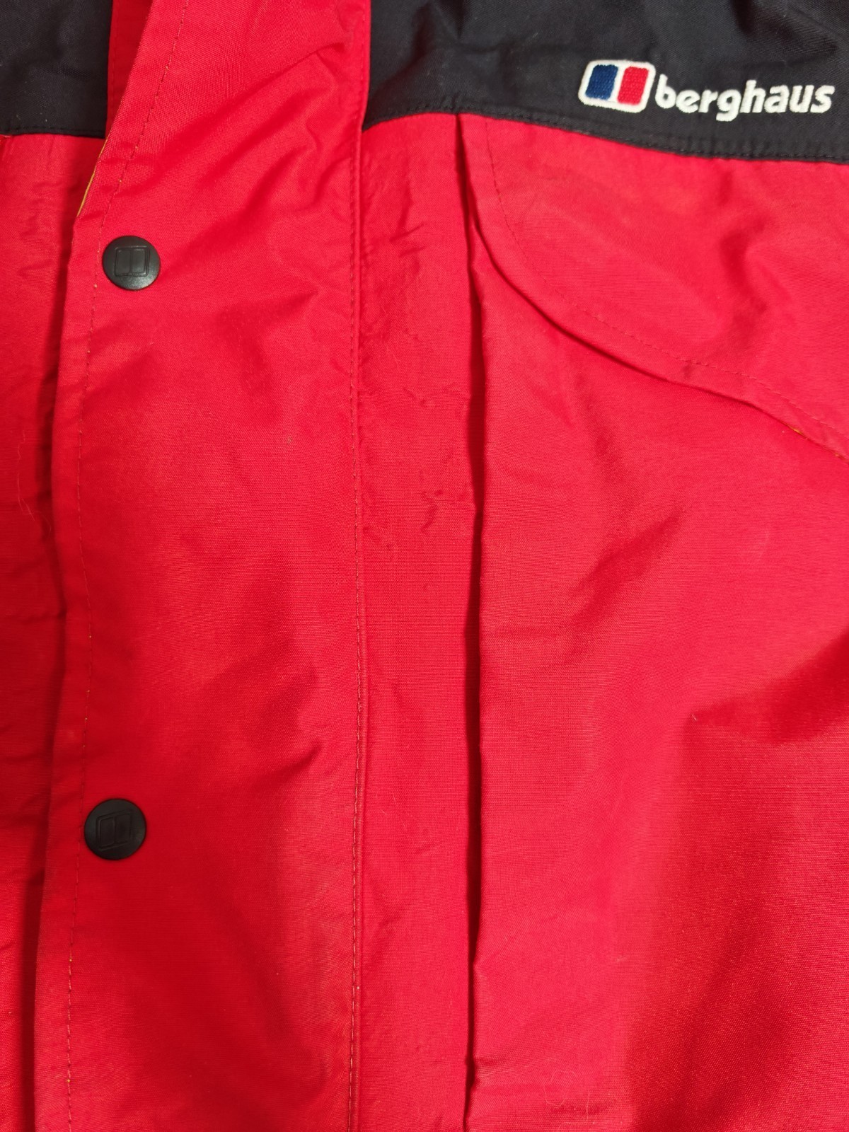 Vintage Berghaus Mera Peak Gore-Tex Hooded Mountain Jacket Men's Red Black M image 10