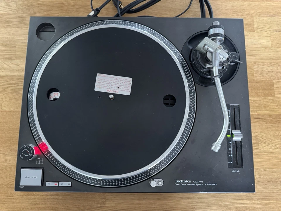 Technics SL-1210 Mark2 Quartz Direct Drive Turntable. Black - Image 2 of 4