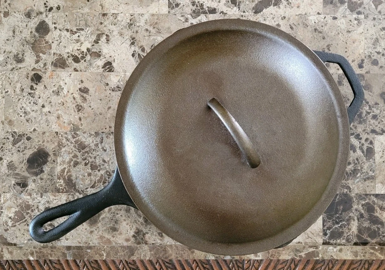 Vintage Lodge SK #8 Cast iron skillet W/ Self Basting Lid 10-1/4 No Wobbles